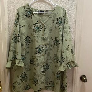 Maggie Barnes Button up shirt Size 26W